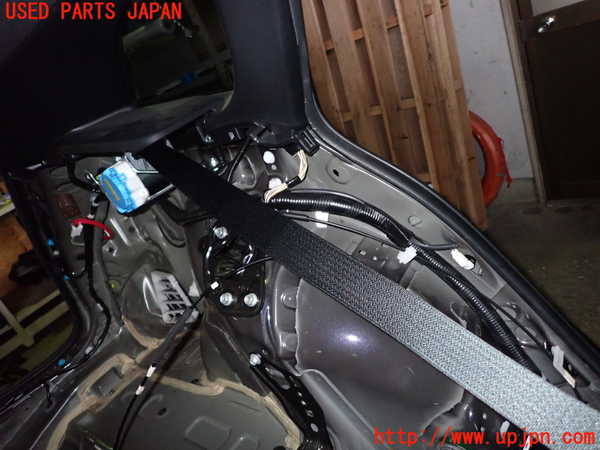 1UPJ-9240797185]カローラ ツーリング ハイブリッド(ZWE211W)左2列目シートベルト 中古_2