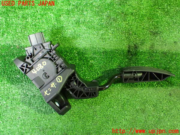 1UPJ-9240806381]ソリオ(MA37S)センサー1(アクセルペダル) 中古_3