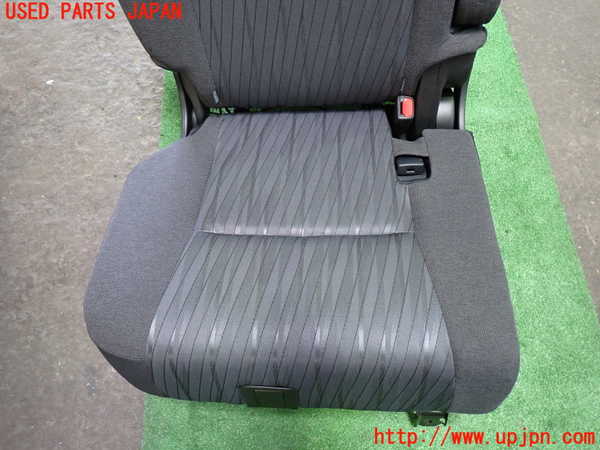 1UPJ-9240807405]ソリオ(MA37S)右リアシート 中古_4
