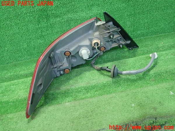 1UPJ-9240821530]シーマ(HGY51)右テールランプ 中古_3