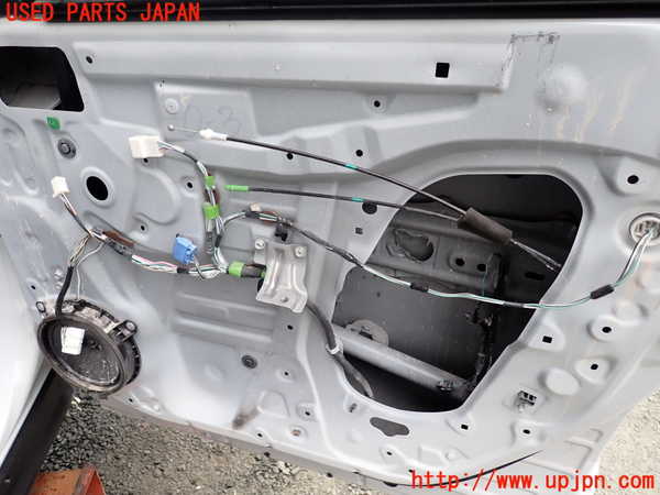 1UPJ-9240841230]ハリアー ハイブリッド(AXUH80)右前ドア 中古_3
