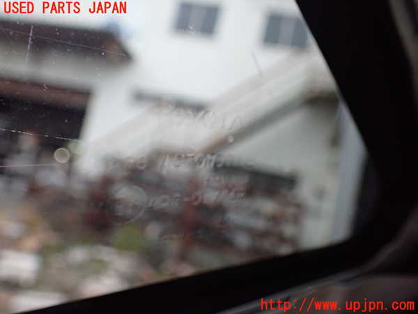 1UPJ-9240841380]ハリアー ハイブリッド(AXUH80)右クォーターガラス 中古_3