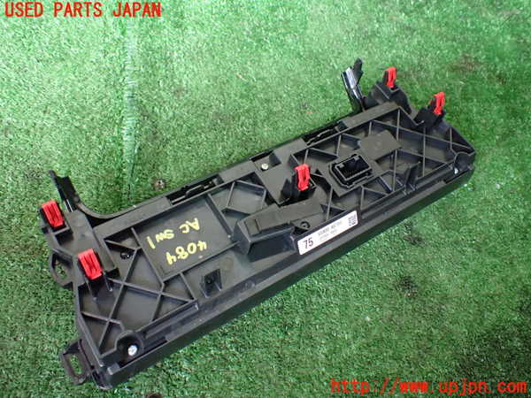 1UPJ-9240846066]ハリアー ハイブリッド(AXUH80)エアコンスイッチ1 中古_2