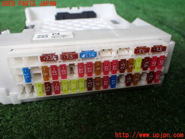 1UPJ-9240846742]ハリアー ハイブリッド(AXUH80)ヒューズボックス2 中古_3