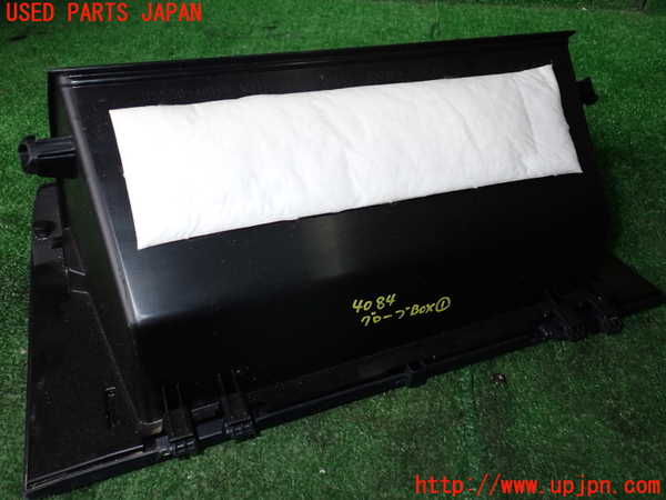 1UPJ-9240847516]ハリアー ハイブリッド(AXUH80)グローブボックス1 中古_2