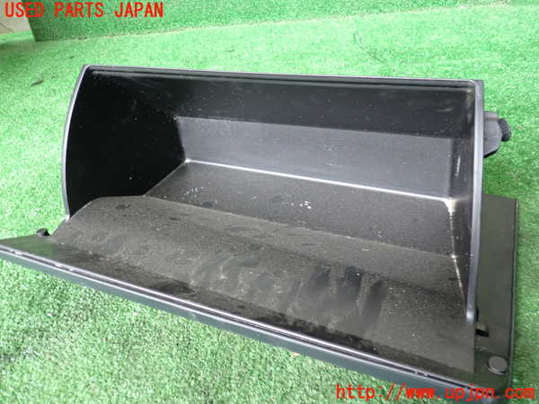 1UPJ-9240847516]ハリアー ハイブリッド(AXUH80)グローブボックス1 中古_3