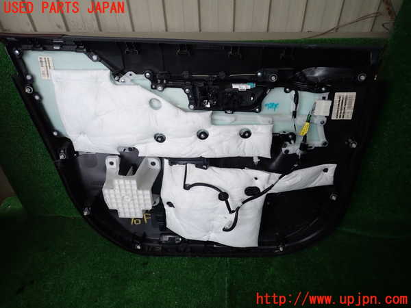 1UPJ-9240841234]ハリアー ハイブリッド(AXUH80)右前ドア内張り 中古_4