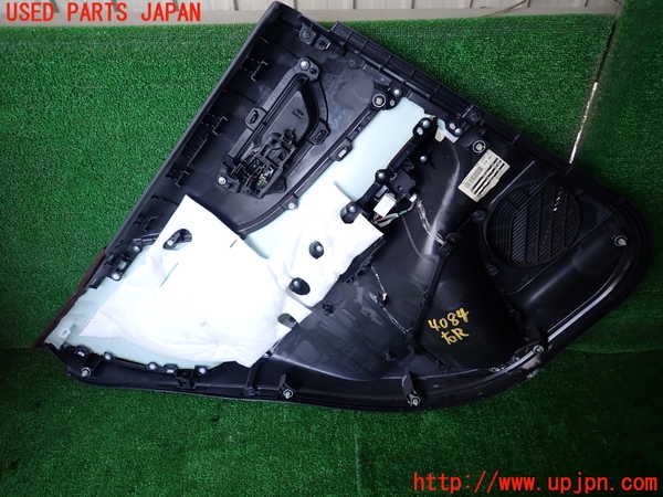 1UPJ-9240841294]ハリアー ハイブリッド(AXUH80)右後ドア内張り 中古_3