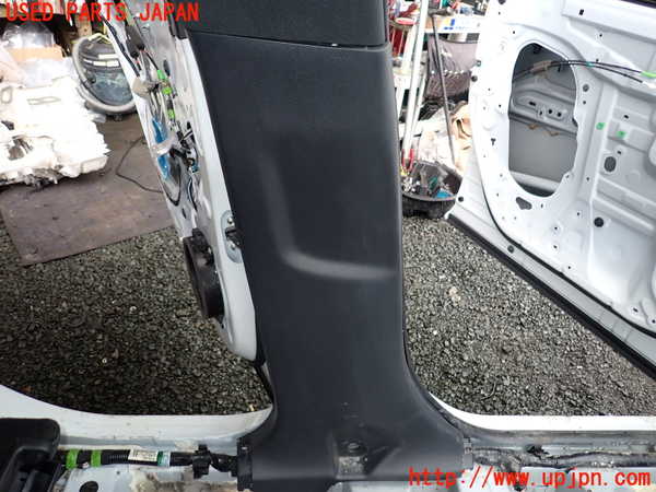 1UPJ-9240847670]ハリアー ハイブリッド(AXUH80)左センターピラートリム 中古_3