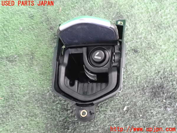2UPJ-9240857821]ポルシェ・パナメーラ(970M46(改))灰皿1 中古_2