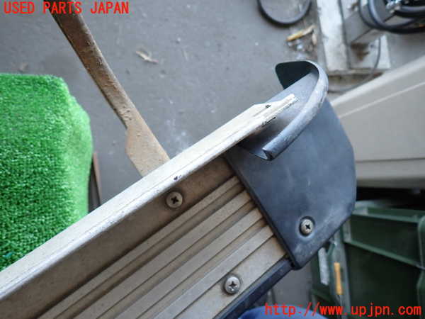 2UPJ-9240871390]ランクルプラド(KZJ95W)右サイドステップ 中古　【ジャンク品】_4