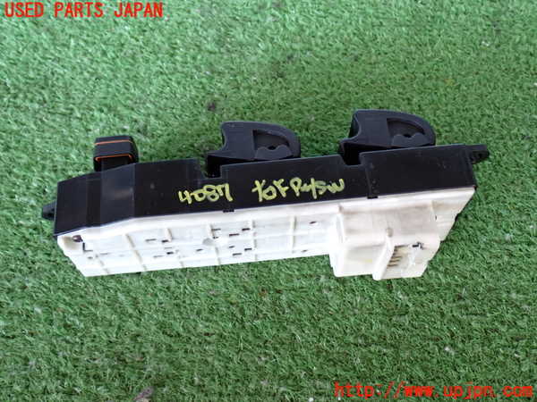 2UPJ-9240876240]ランクルプラド(KZJ95W)右前パワーウィンドウスイッチ 中古_2