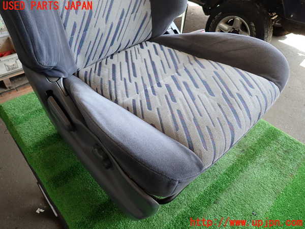 2UPJ-9240877035]ランクルプラド(KZJ95W)運転席シート 中古_2