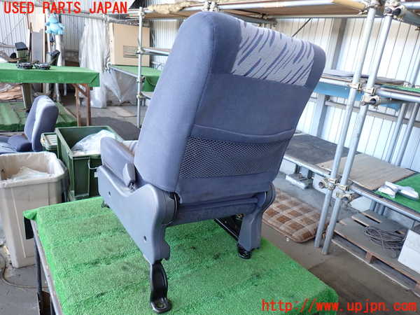 2UPJ-9240877035]ランクルプラド(KZJ95W)運転席シート 中古_4
