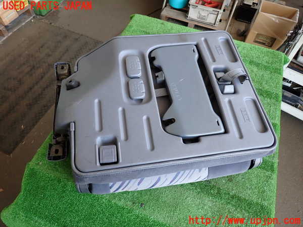 2UPJ-9240877235]ランクルプラド(KZJ95W)右3列目シート 中古_4
