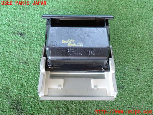 2UPJ-9240877821]ランクルプラド(KZJ95W)灰皿1 中古_3