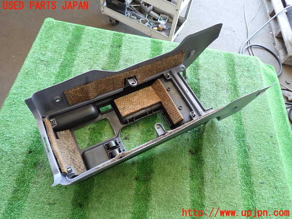 2UPJ-9240877540]ランクルプラド(KZJ95W)センターコンソール 中古_5