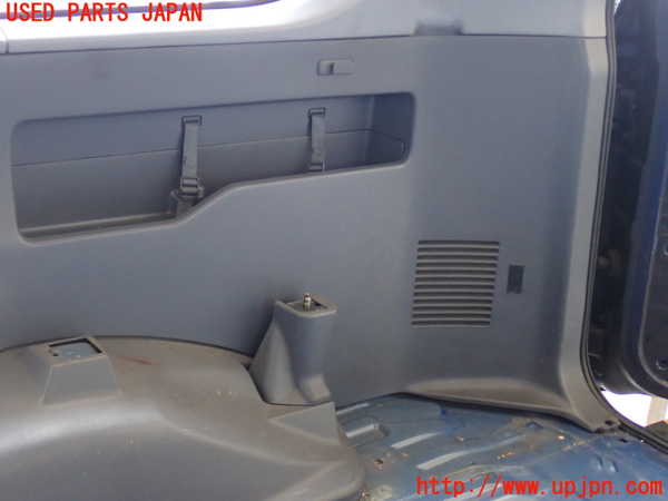 2UPJ-9240877675]ランクルプラド(KZJ95W)右リアピラートリム 中古_4