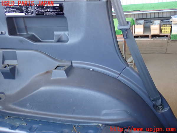 2UPJ-9240877680]ランクルプラド(KZJ95W)左リアピラートリム 中古_3