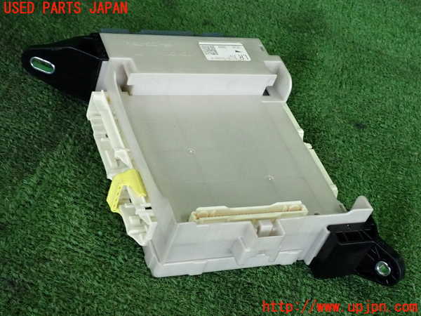 2UPJ-9240896741]レクサス・IS350(GSE31)ヒューズボックス1(室内助手席側) 中古_2