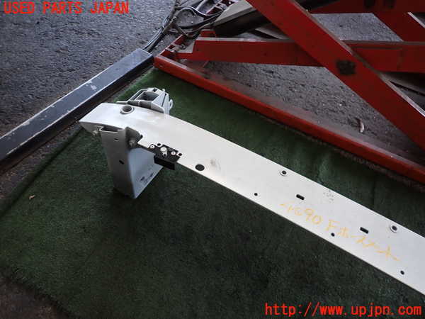 2UPJ-9240901014]ボルボ・V60(ZB420TM)フロントバンパーホースメント 中古_2