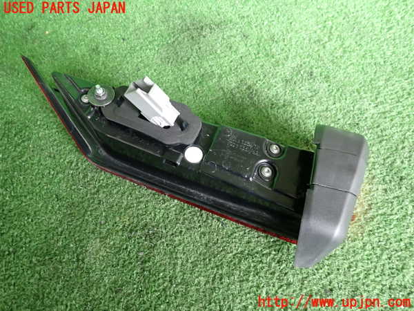 2UPJ-9240901552]ボルボ・V60(ZB420TM)左リアフィニッシャー 中古_2