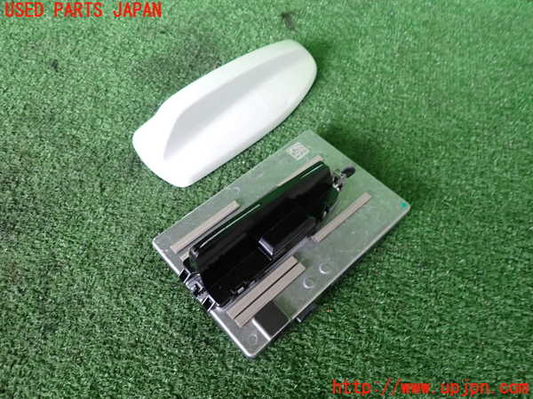 2UPJ-9240906550]ボルボ・V60(ZB420TM)アンテナ 中古_2