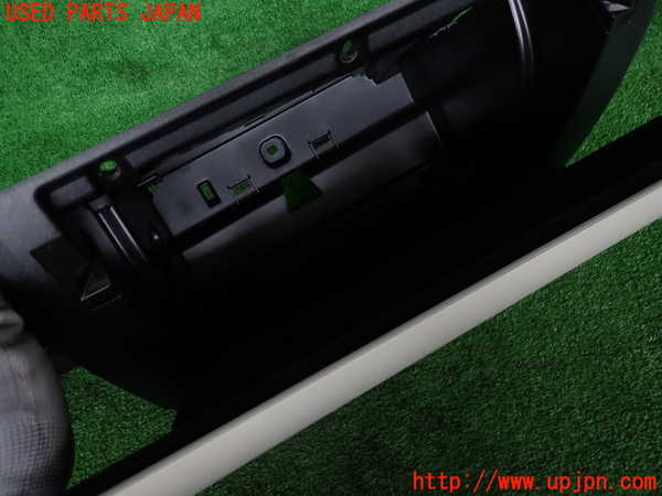 2UPJ-9240907516]ボルボ・V60(ZB420TM)グローブボックス1 中古_4