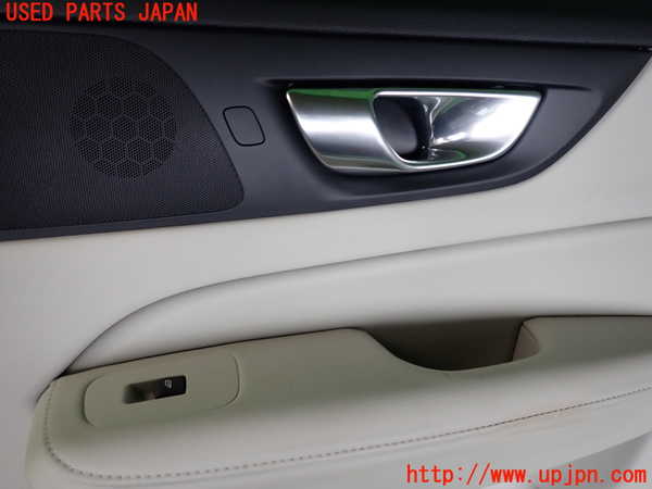2UPJ-9240901294]ボルボ・V60(ZB420TM)右後ドア内張り 中古_2