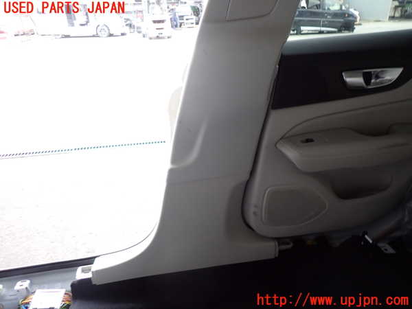 2UPJ-9240907665]ボルボ・V60(ZB420TM)右センターピラートリム 中古_3
