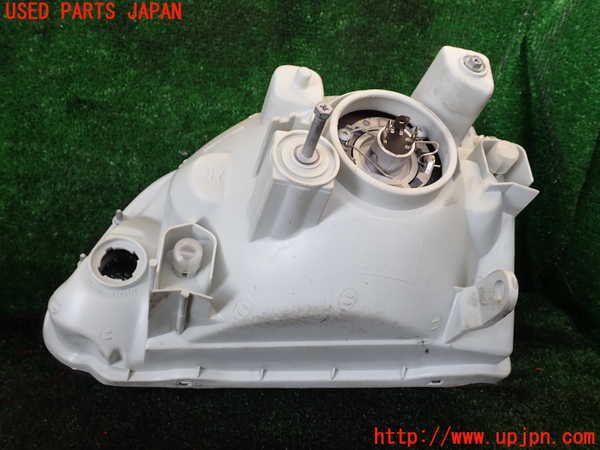 1UPJ-9240911130]ハイエースワゴン100系(KZH100G)右ヘッドライト ハロゲン 中古_3