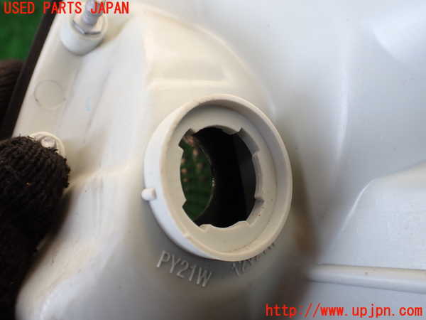 1UPJ-9240911130]ハイエースワゴン100系(KZH100G)右ヘッドライト ハロゲン 中古_4