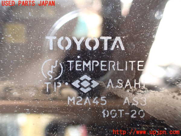 1UPJ-9240911382]ハイエースワゴン100系(KZH100G)左クォーターガラス 中古_3
