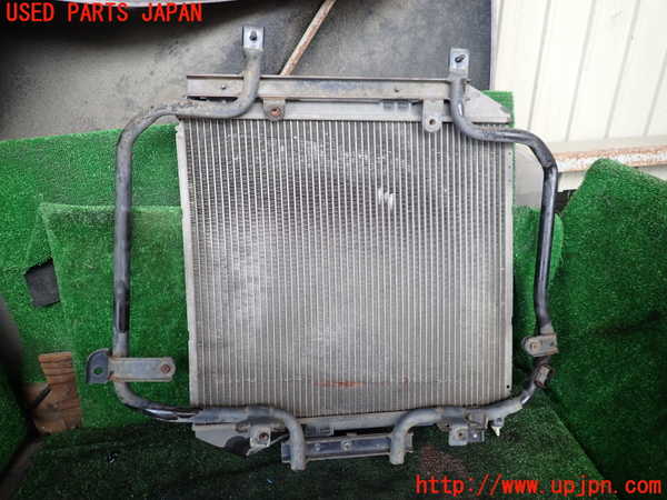1UPJ-9240912322]ハイエースワゴン100系(KZH100G)ラジエーター2 中古_2