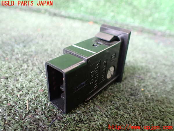 1UPJ-9240916290]ハイエースワゴン100系(KZH100G)ハザードスイッチ 中古_2