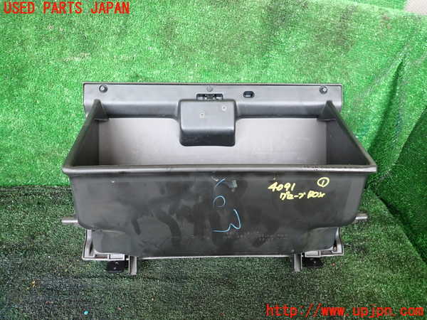 1UPJ-9240917516]ハイエースワゴン100系(KZH100G)グローブボックス1 中古_4
