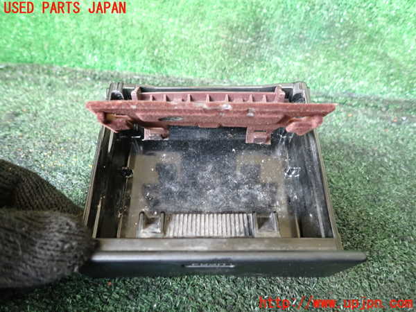 1UPJ-9240917821]ハイエースワゴン100系(KZH100G)灰皿1 中古_2