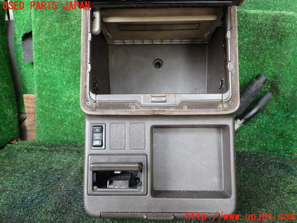 1UPJ-9240917540]ハイエースワゴン100系(KZH100G)センターコンソール 中古_3