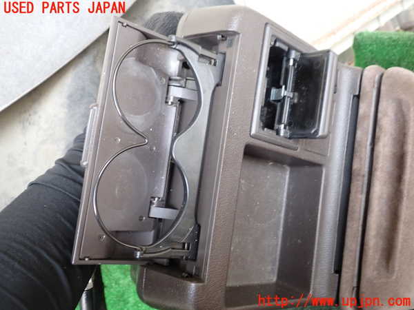 1UPJ-9240917540]ハイエースワゴン100系(KZH100G)センターコンソール 中古_4