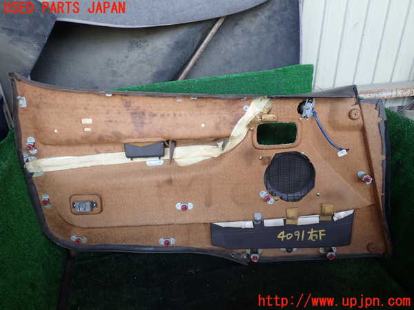 1UPJ-9240911234]ハイエースワゴン100系(KZH100G)右前ドア内張り 中古_4