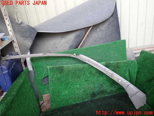 1UPJ-9240917655]ハイエースワゴン100系(KZH100G)右フロントピラートリム 中古_3