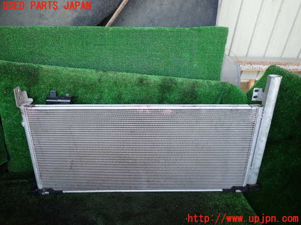 1UPJ-9240936031]クラウン ハイブリッド(AZSH20)エアコンコンデンサー1 中古_2