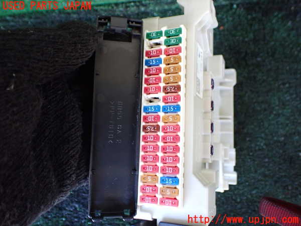 1UPJ-9240936742]クラウン ハイブリッド(AZSH20)ヒューズボックス2(室内助手席側) 中古_3