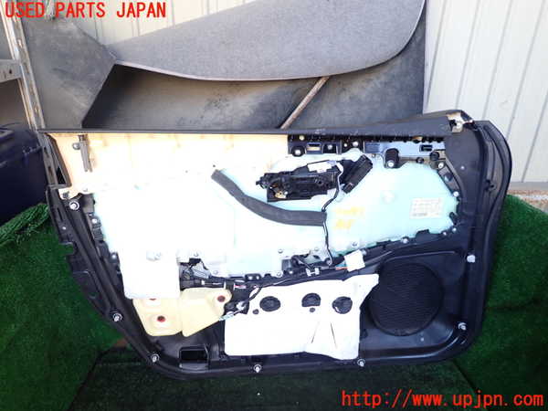 1UPJ-9240931234]クラウン ハイブリッド(AZSH20)右前ドア内張り 中古_4