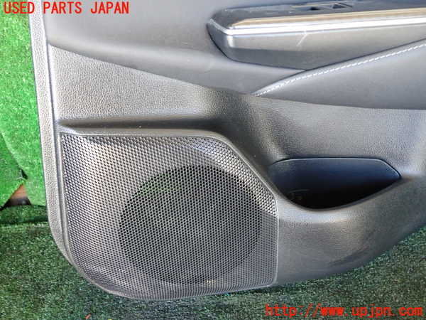 1UPJ-9240931294]クラウン ハイブリッド(AZSH20)右後ドア内張り 中古_3