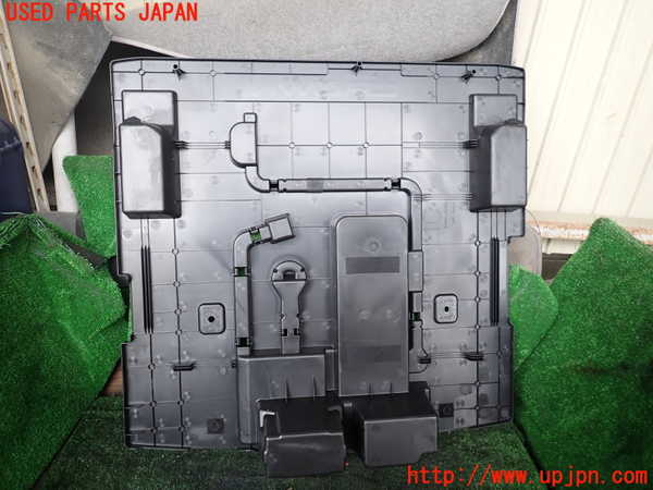 1UPJ-9240937772]クラウン ハイブリッド(AZSH20)ラゲッジトレイ2 中古_2