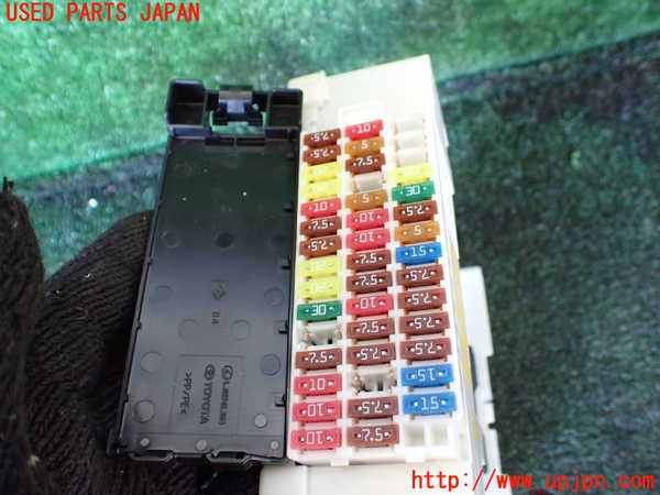 1UPJ-9240946743]クラウン クロスオーバー(AZSH35)ヒューズボックス3(室内助手席側) 中古_3