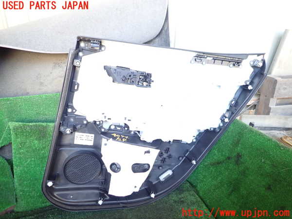 1UPJ-9240941324]クラウン クロスオーバー(AZSH35)左後ドア内張り 中古_4
