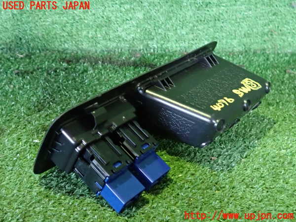2UPJ-9240966313]ハリアー(MXUA80)スイッチ8(バックドア) 中古_4