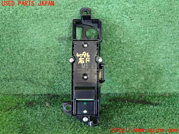 2UPJ-9240966240]ハリアー(MXUA80)右前パワーウィンドウスイッチ 中古_3